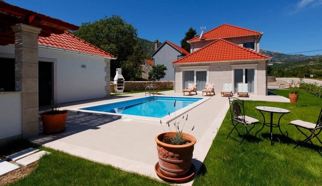 Countryside villa with private swimming pool, Split-Dalmatia in Tucepi