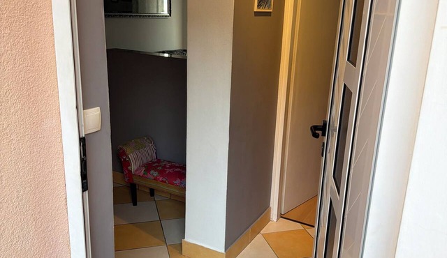 Cozy 2-bedroom apartment in charming Ivan Dolac with AC in Ivan Dolac