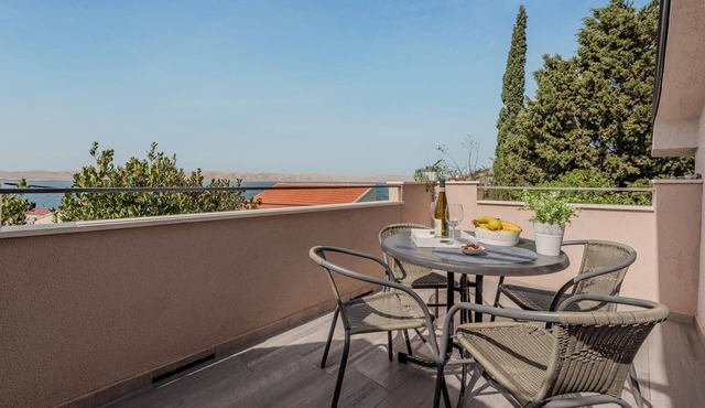 Cozy apartment in Cesarica with kitchen