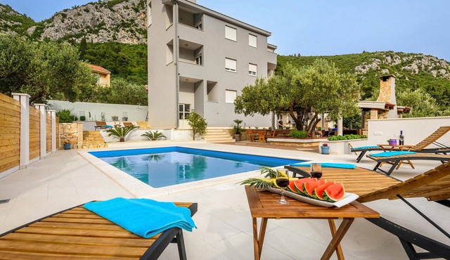 Cozy apartment in Klek with swimming pool in Klek