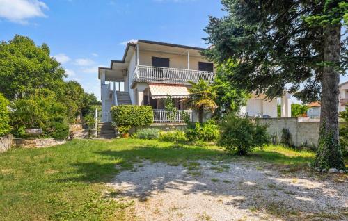 Cozy Apartment In Lovrecica With Wifi in Lovrečica