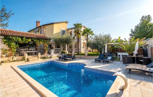 Cozy Apartment In Porec With Wifi in Poreč
