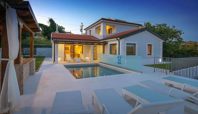 Cozy home in Brtonigla with private swimming pool, can be inside or outside in Brtonigla