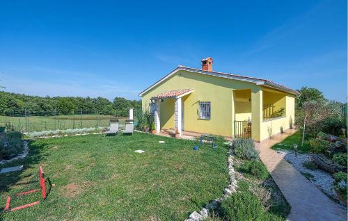 Cozy Home In Marcana With Wifi