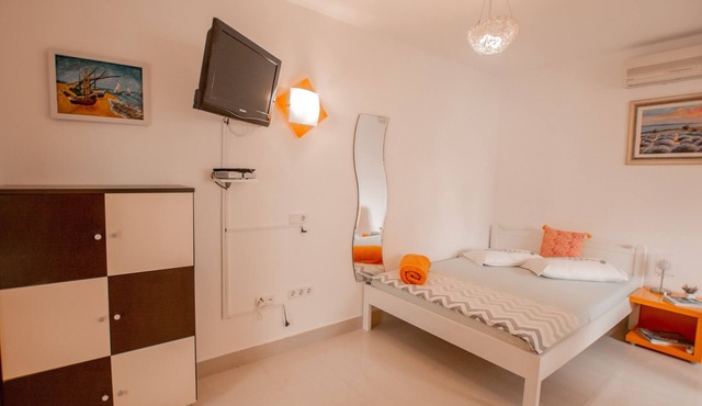 Cute studio apartment for 2 with pool in Funtana