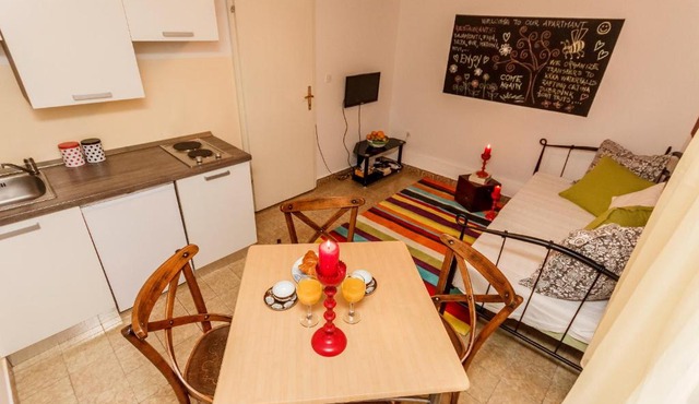 Dalmatian Cottage, Pedestrian Zone