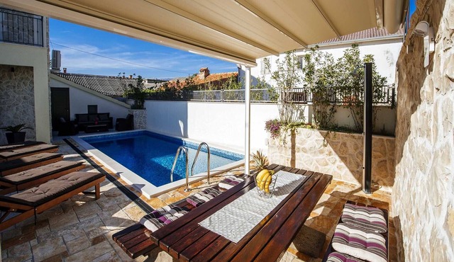 Dalmatian Villa Castello Coza with pool and great location in Vinjerac