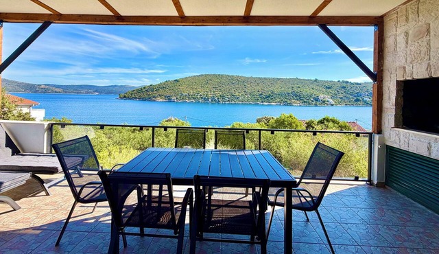 Delightful vacation house for your perfect holiday escape on Drvenik Veliki in Drvenik Veliki