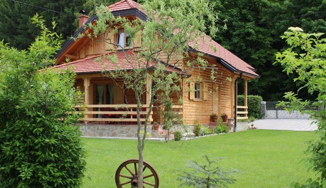 Drvena Hižica in Tuheljske Toplice