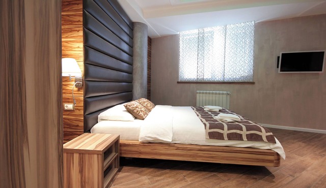 Economy Studio in Strong Center of Belgrade with Private Garage in Beograd