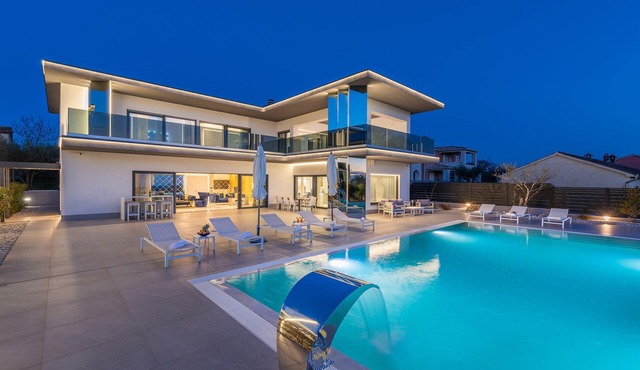 Elegant 5-BR Villa with Heated Saltwater Pool & Chic Interiors Near the Coast in Kaštelir