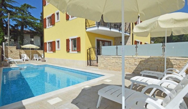 Elijah 5 Entire apartment with pool