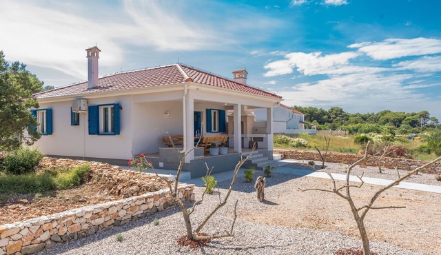 "Ena" mit Blick auf das Wasser by Interhome in Dugi Otok/Veli Rat