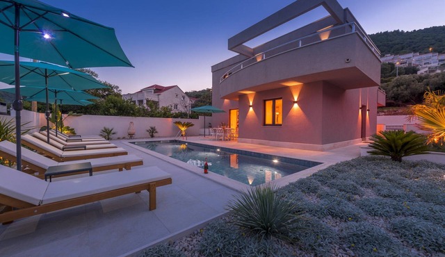 Excellent Zaton Villa | 4 Bedrooms | Villa Obala Lagoona | Close to Sea in Zaton