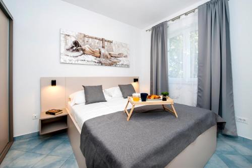 F&R Studio Apartment II