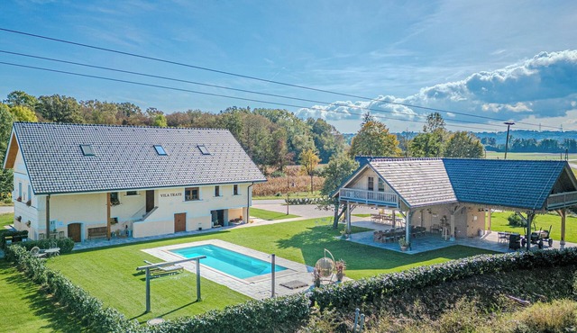 Family Barn Room w/Shared Pool Škedenj 3, Ljutomer, Slovenia