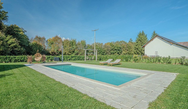 Family Barn Room w/Shared Pool Škedenj 1, Ljutomer, Slovenia