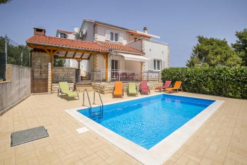 Family friendly house with a swimming pool Maslinica, Solta - 16782 in Grohote