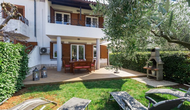 Family friendly, quiet location, garden with barbecue, near the beach in Poreč