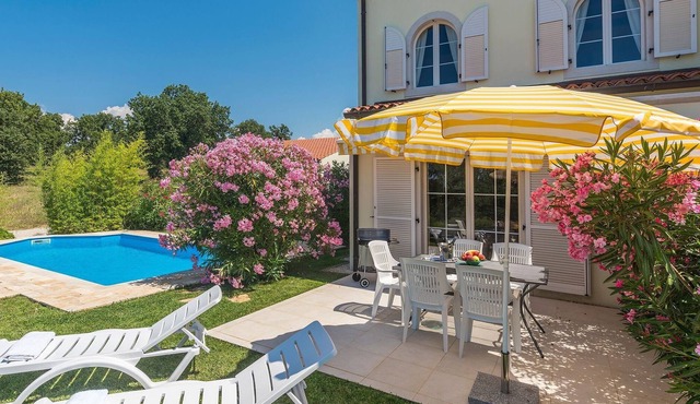 Family house in a peaceful location, with private pool and BBQ in garden in Porec
