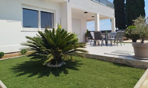FAMILY VILLA WITH POOL-Peaceful Hvar Island Oasis in Bogomolje