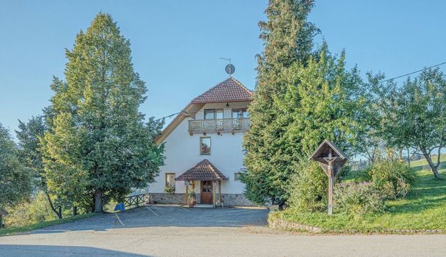 Farm Stay Oblak Apartment Natasa, Ortnek, Slovenia
