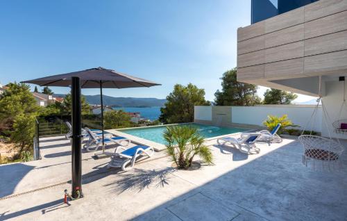 Ferienhaus für 8 Personen mit Pool und Meerblick in Komarna