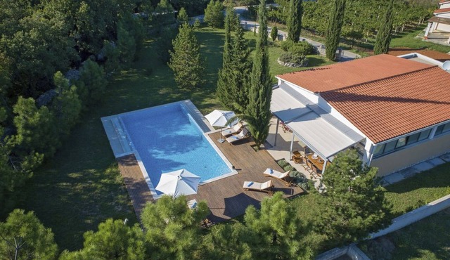 Ferienvilla 'Breg' mit Whirlpool by Interhome in Drenje
