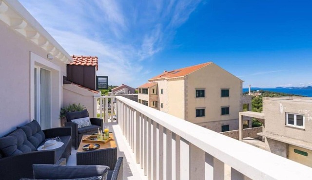Friends & Family Home - Four Bedrooms Apartment in Cavtat