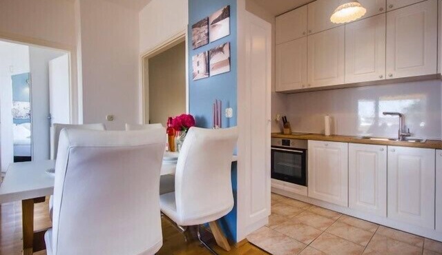 Fully equiped one bedroom apartment for two, wifi, dishwasher, washing machine. in Makarska