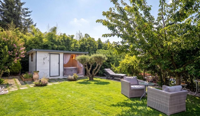 Gaja 2 Bdr Apt w Shared Jacuzzi & Garden near Portorož, Portorož - Sečovlje, Slovenia in Portorož - Sečovlje
