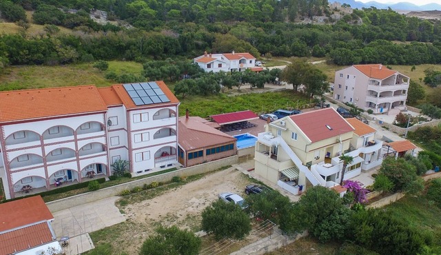 Golden Coast Villa Caska - Comfort Two Bedroom Apartment with Sea View in Novalja