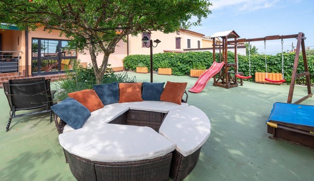 Gorgeous apartment in Peruski with house sea view