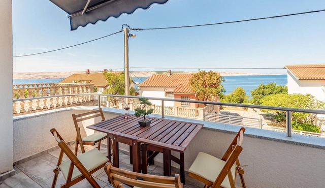 Gorgeous apartment in Prizna with WiFi