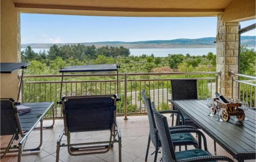 Gorgeous Apartment In Starigrad With Wifi