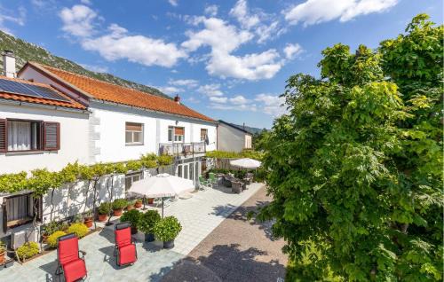 Gorgeous Home In Drivenik