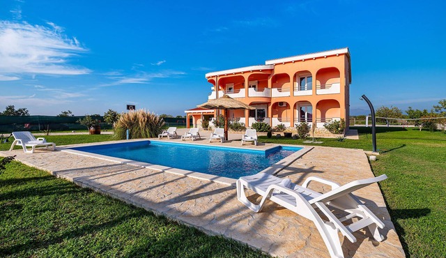 Gorgeous home in Galovac in Galovac