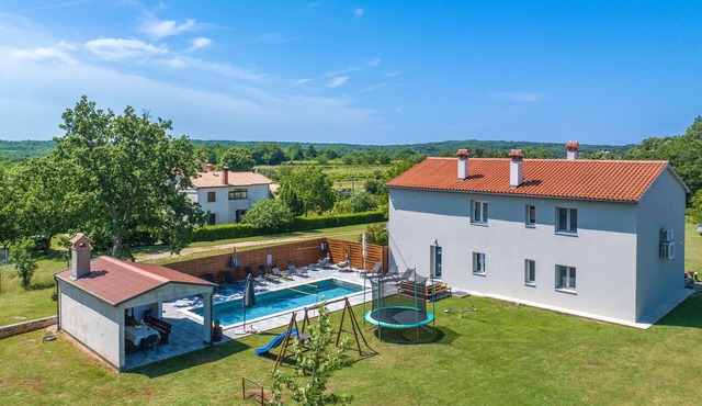 Gorgeous home in Nedescina