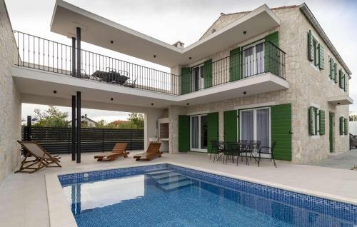Gorgeous Home In Privlaka