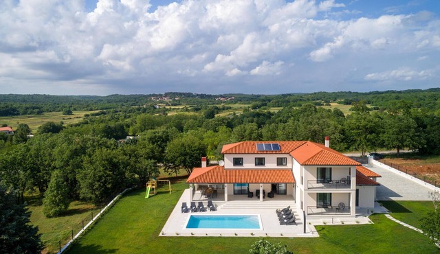 Gorgeous home in Prodol