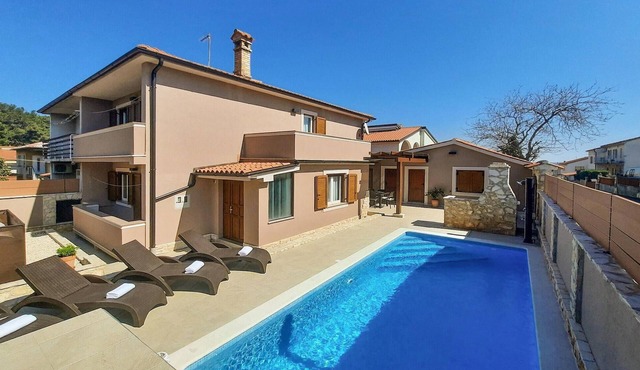 Gorgeous home in Pula in Pula