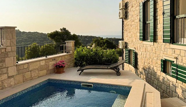 Gorgeous home in Splitska