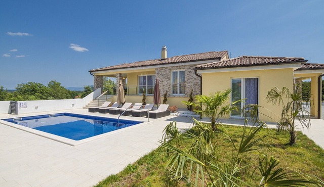 Gorgeous Villa Land with Private Pool