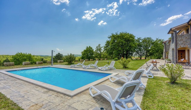 Grad Inn Apt Rosemary with Pool, Gračišče, Slovenia