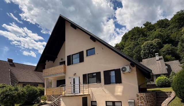 Green Breeze House Mozirje - Cozy Nights & Hot Tub