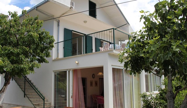Großes, strandnahes Ferienhaus in Podglavica by Interhome in Rogoznica