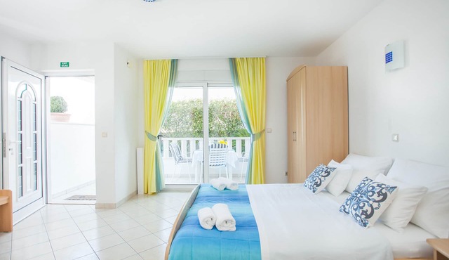 Ground-floor studio for 3, 🏝 beach at 50 m, Seget in Seget Donji