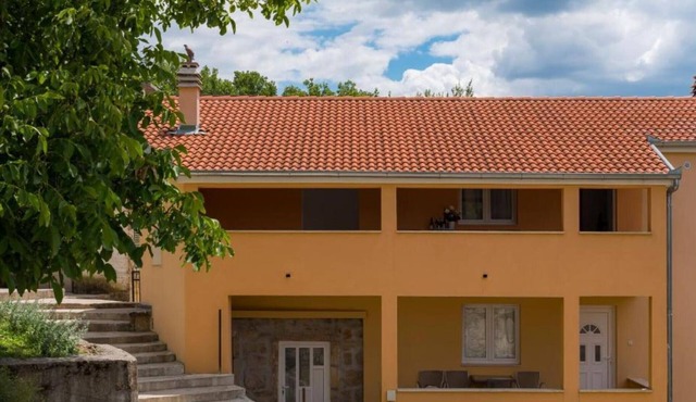 Hearts of Vrlika Country Stay - Two bedroom apartment with lake view