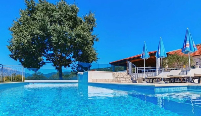 Heritagehouse Stipanovi Dvori with heated pool, kids pool, tavern, mountain view in Rašcane - Zavojane