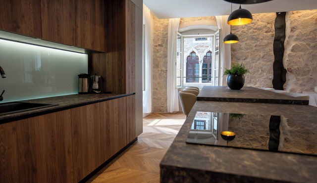 Historic Apartment, in pedestrian zone 50 mt from the sea.